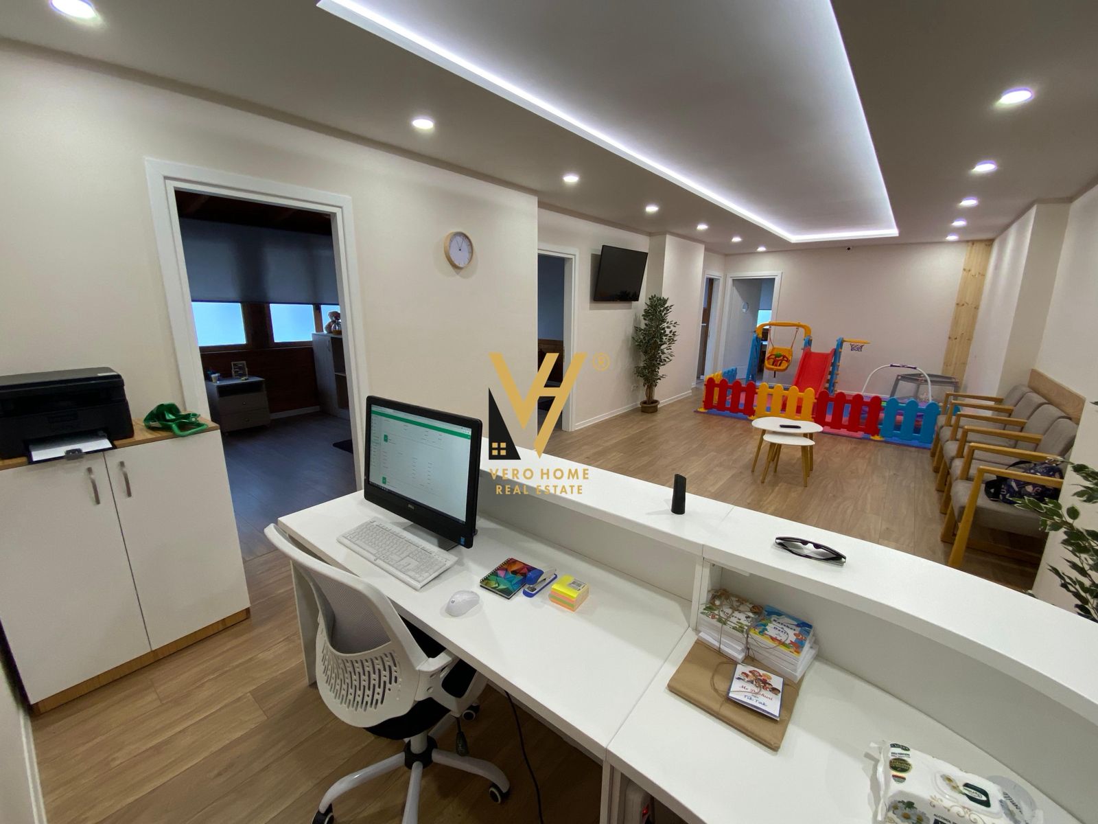 ZYRE 180 M2 ME QERA TE RRUGA E KAVAJES 1.850 EURO