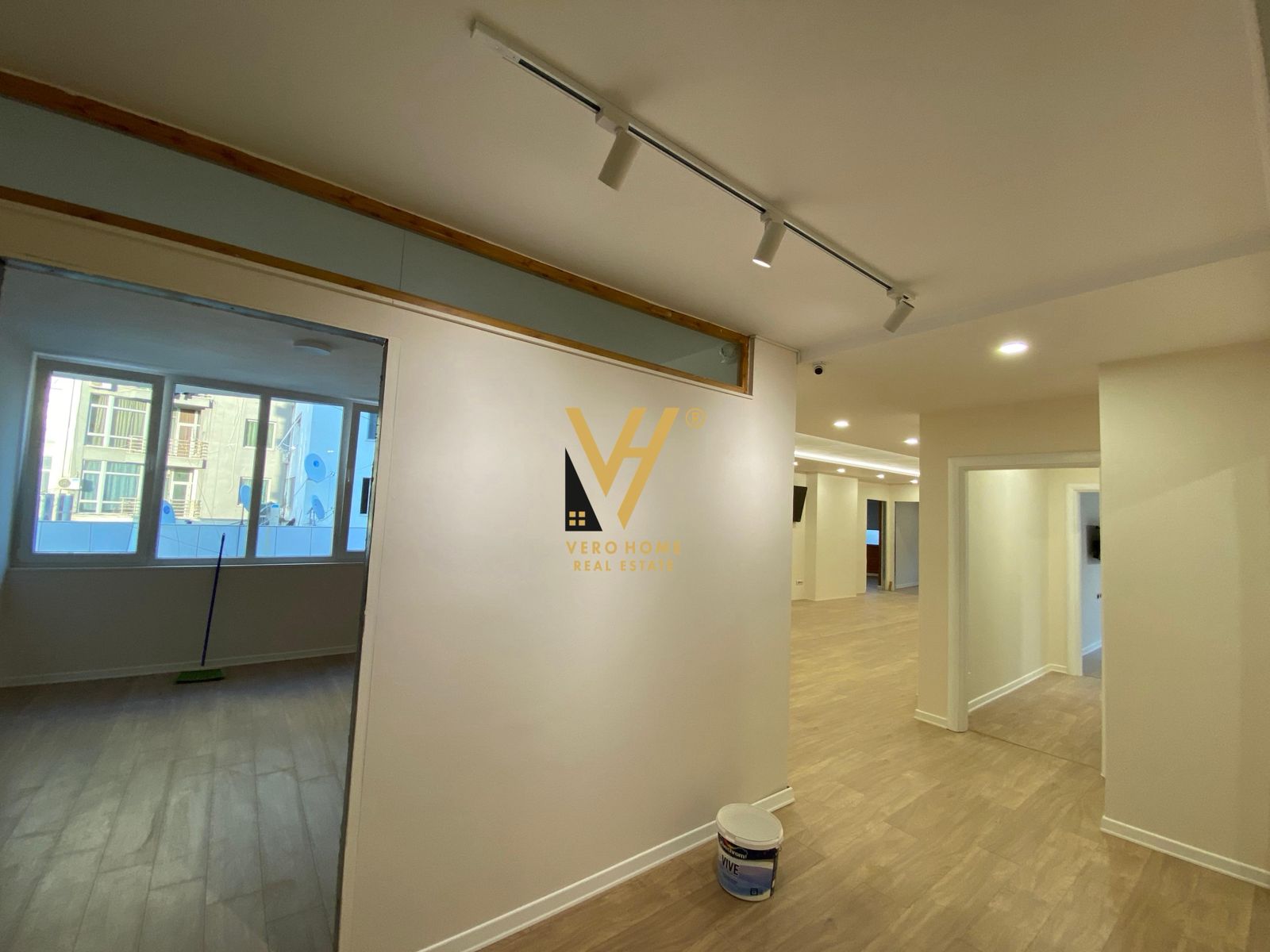 ZYRE 180 M2 ME QERA TE RRUGA E KAVAJES 1.850 EURO