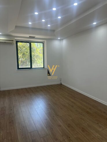 AMBIENT 119 M2 TE BULEVARDIT ZOGU I 1.500 EURO