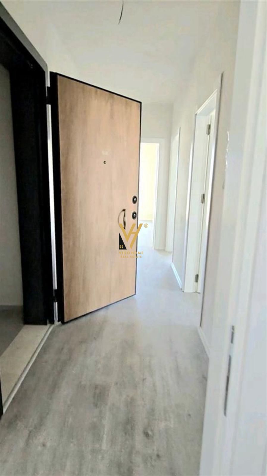 ZYRE 65 M2 ME QERA TE UNIVERS CITY 600 EURO