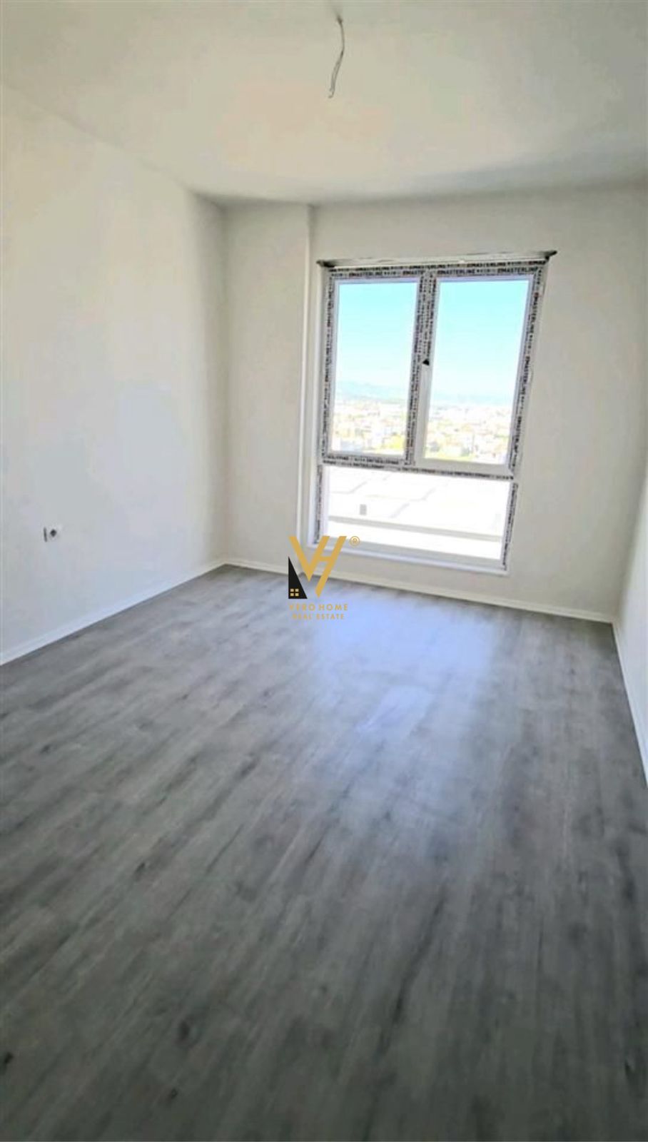 ZYRE 65 M2 ME QERA TE UNIVERS CITY 600 EURO