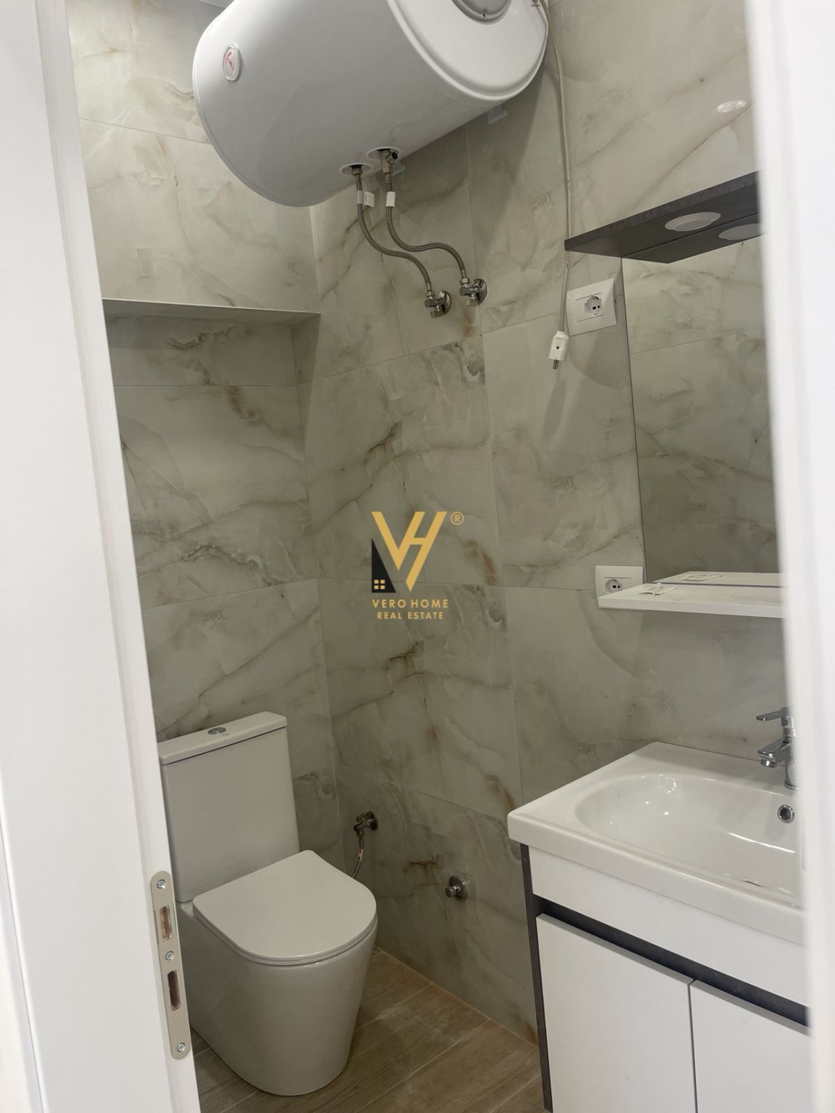 DYQAN 40 M2 ME QERA TE STADIUMI DINAMO 500 EURO