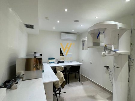 DYQAN 90 M2 ME QIRA TE RRUGA E DURRESIT 1.800 EUR