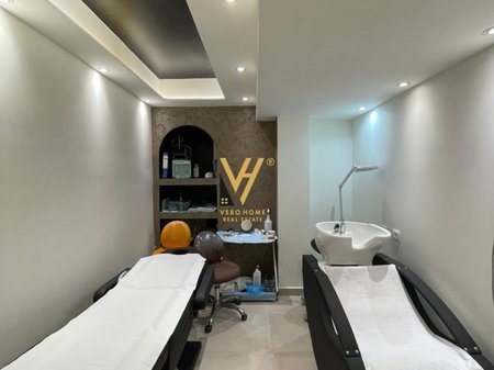 DYQAN 90 M2 ME QIRA TE RRUGA E DURRESIT 1.800 EUR