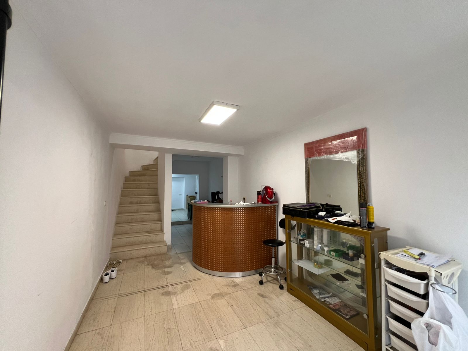 Qira, Ambient Biznesi, “Piaca – Qendër”Tiranë€1555