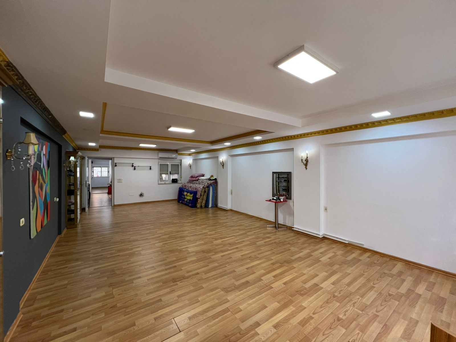 Qira, Ambient Biznesi, “Piaca – Qendër”Tiranë€1555