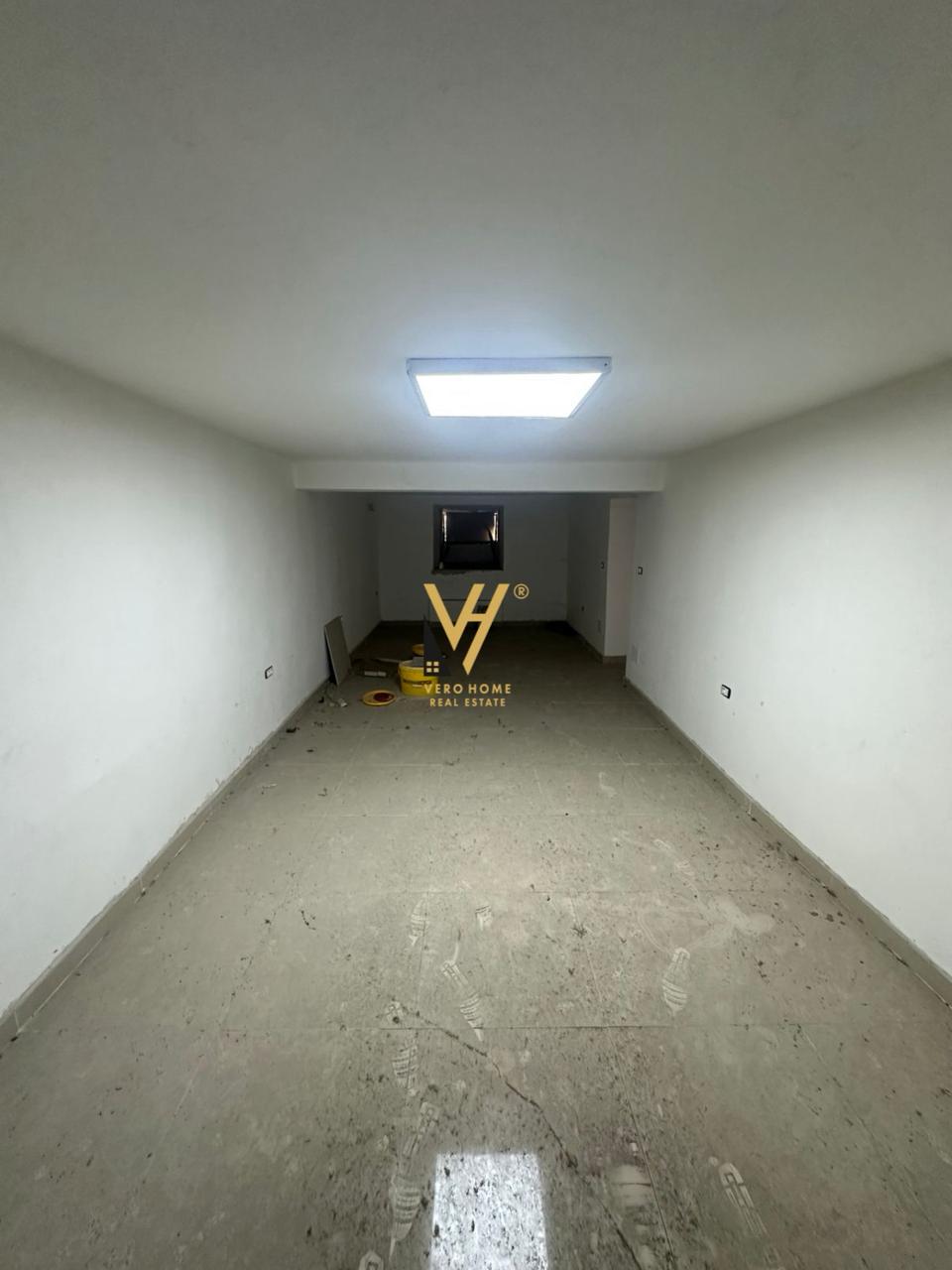 MAGAZINE 55 M2 TE SHKOLLA E BALETIT 450 EURO