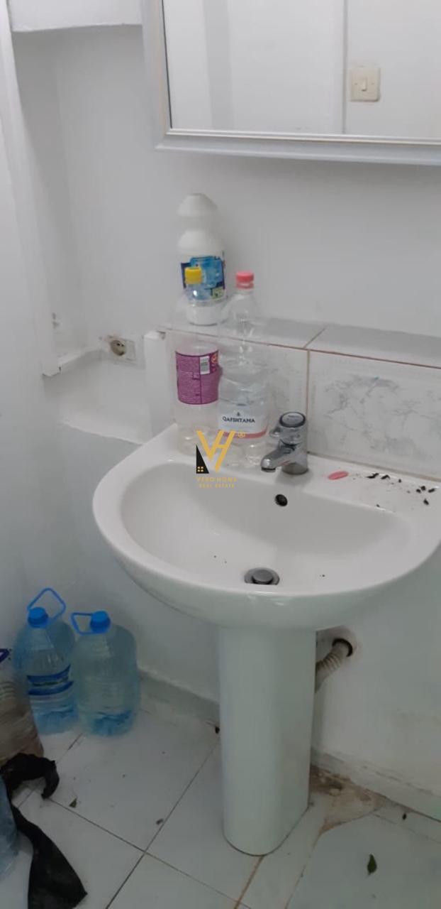 DYQAN 20 M2 ME QERA TE MYSLYM SHYRI 400 EURO