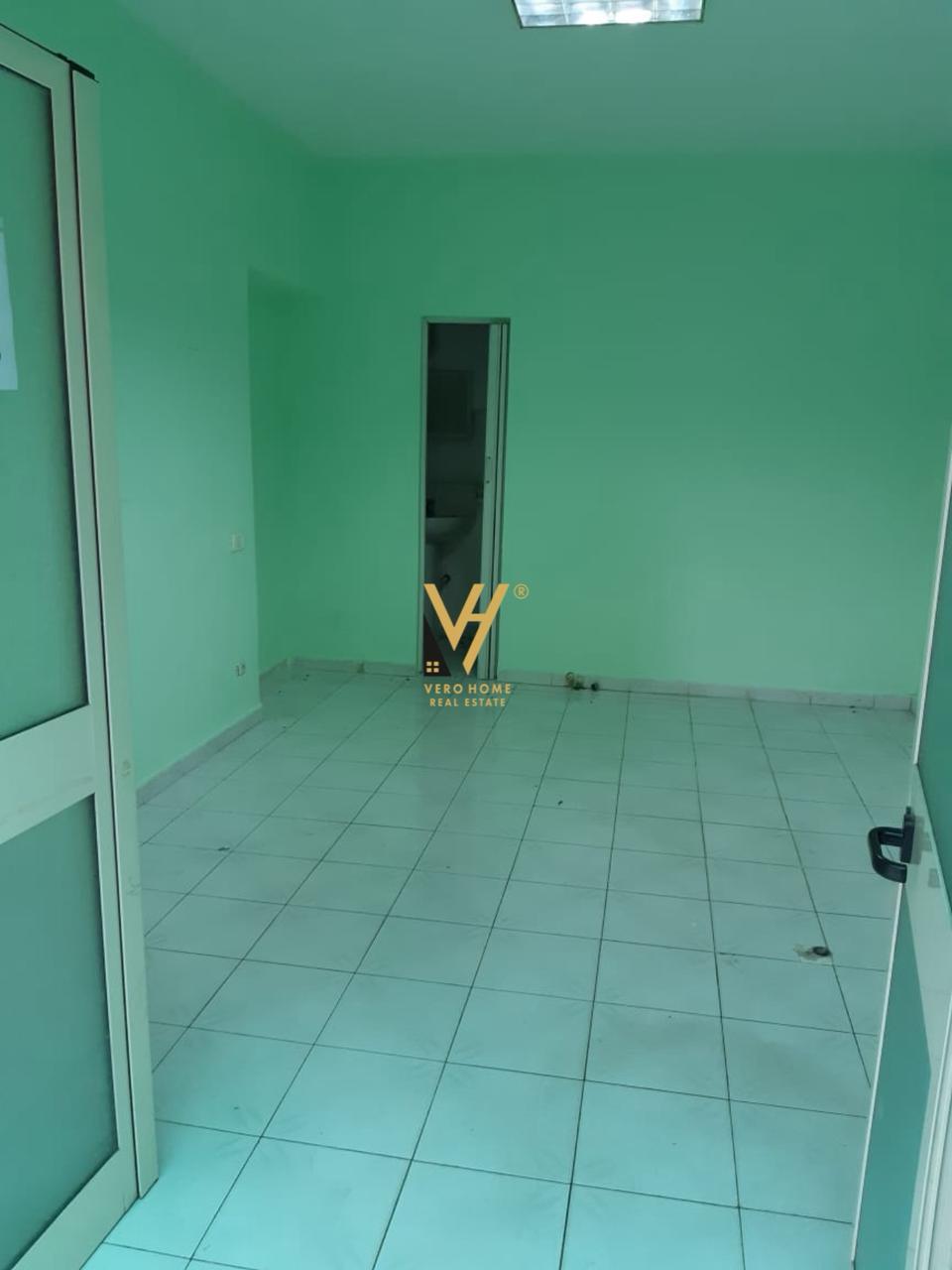 DYQAN 20 M2 ME QERA TE MYSLYM SHYRI 400 EURO