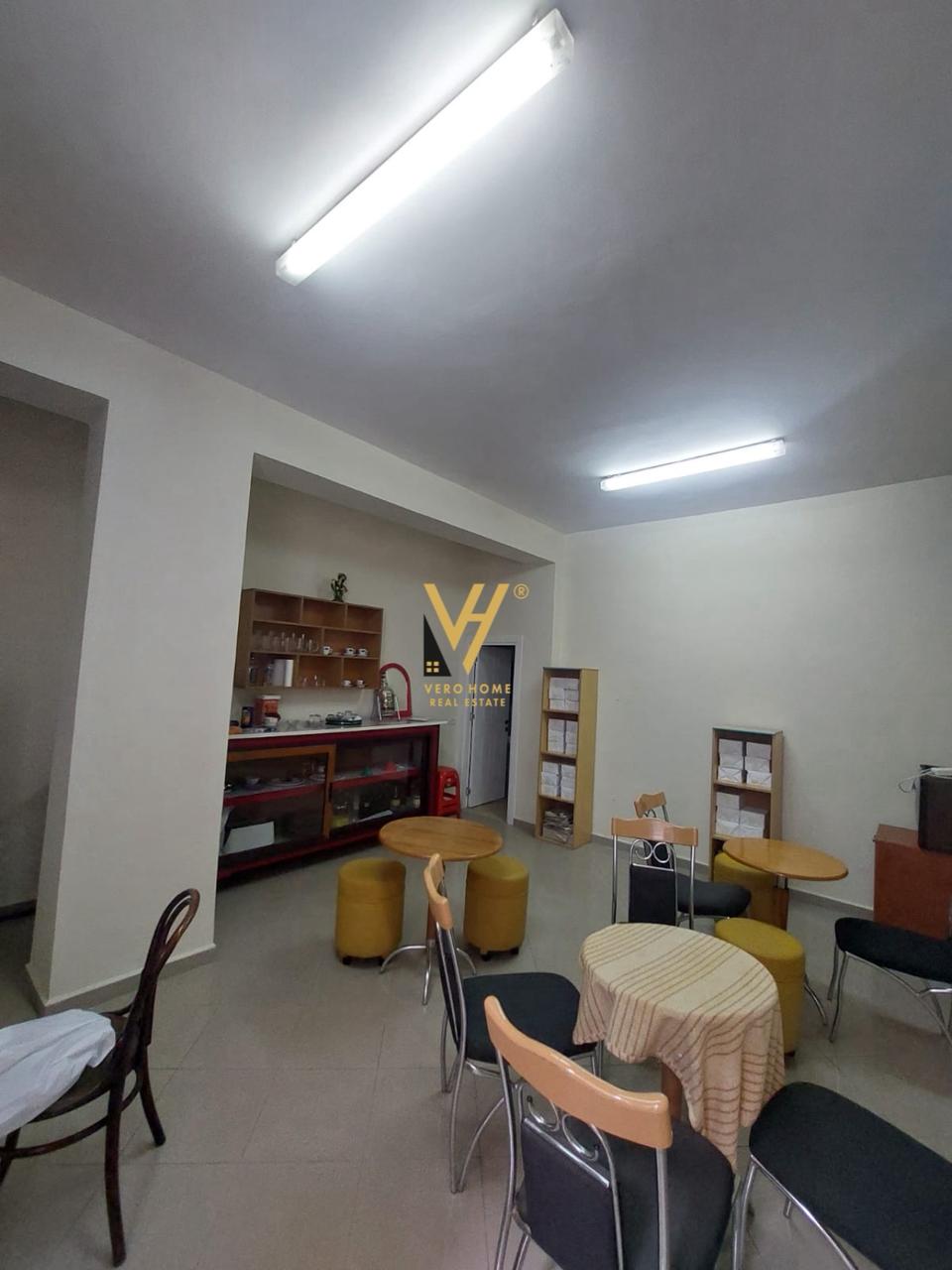 DYQAN 35 M2 ME QERA TE DONIKA CENTER 40.000 LEKE