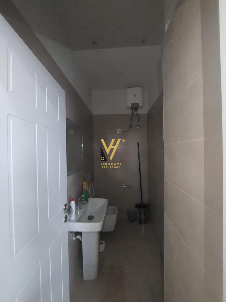 DYQAN 35 M2 ME QERA TE DONIKA CENTER 40.000 LEKE