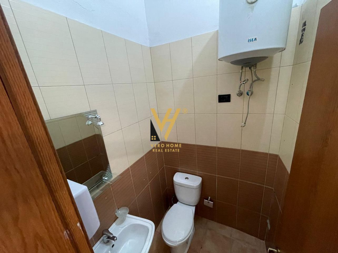 DYQAN 84 M2 ME QERA TE PAZARI I RI 75.000 LEKE