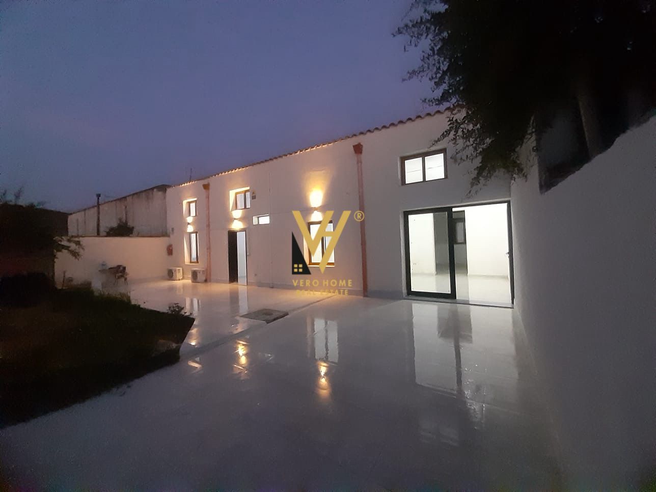 MAGAZINE 340 M2 ME QERA NE KOMBINAT 900 EURO