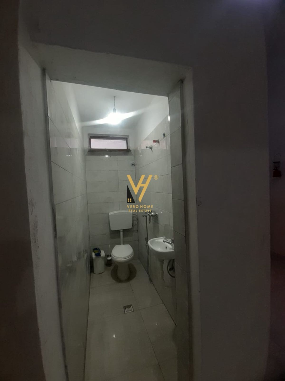 MAGAZINE 340 M2 ME QERA NE KOMBINAT 900 EURO