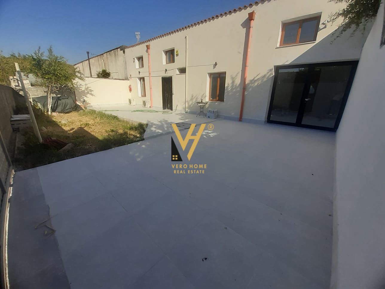 MAGAZINE 340 M2 ME QERA NE KOMBINAT 900 EURO