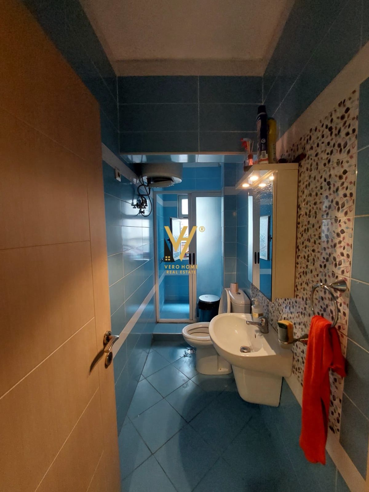 ZYRE 25 M2 ME QERA TE MYSLYM SHYRI 60.000 LEKE