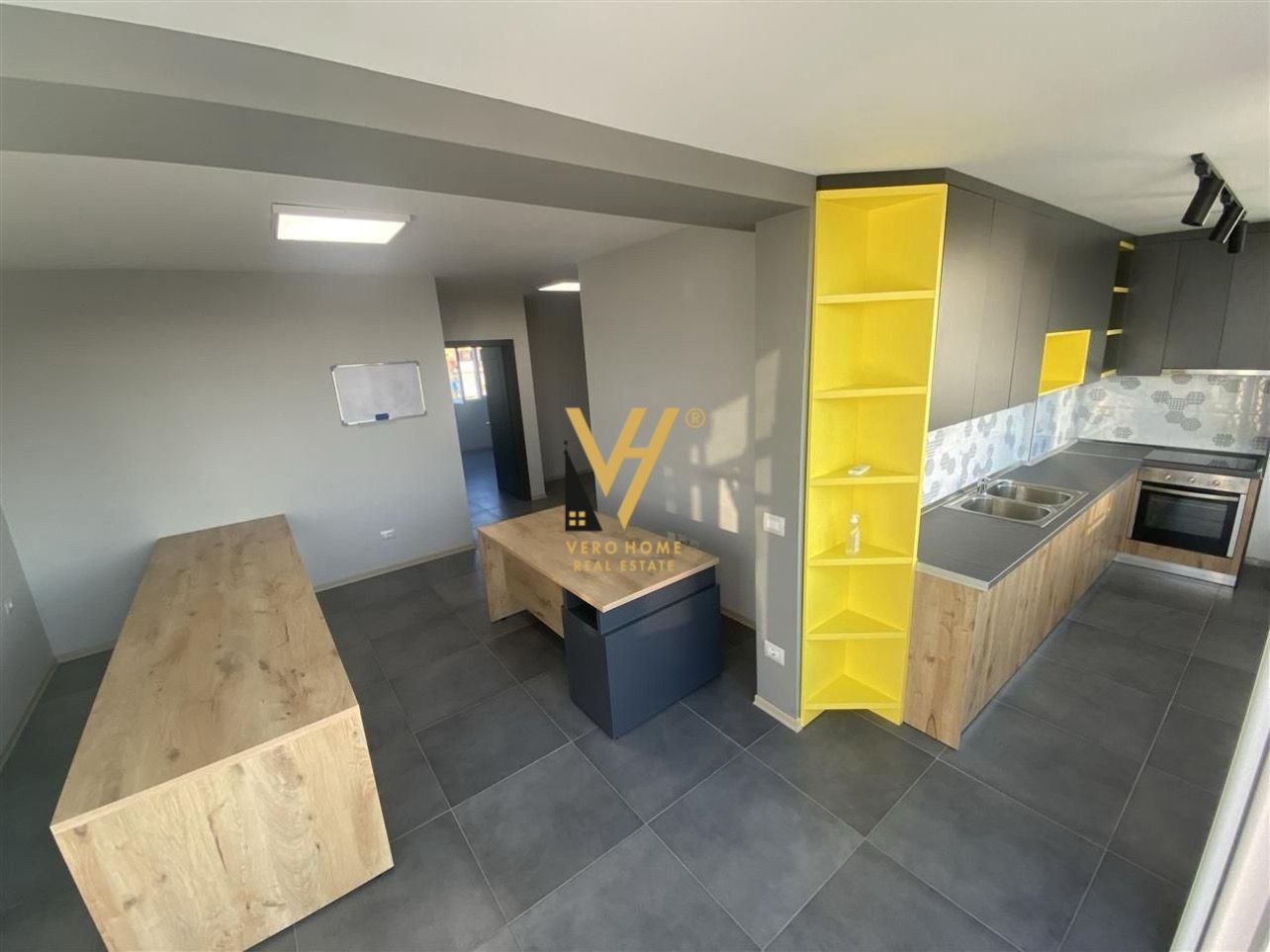 ZYRE 100 M2 ME QERA TE LICEU ARTISTIK 500 EURO