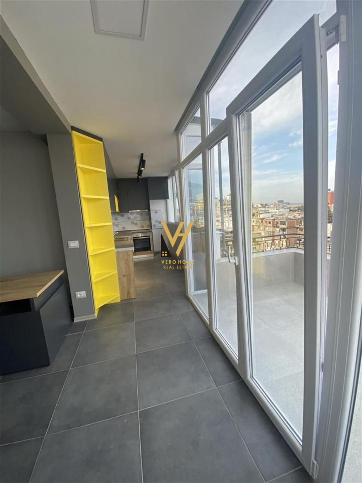 ZYRE 100 M2 ME QERA TE LICEU ARTISTIK 500 EURO