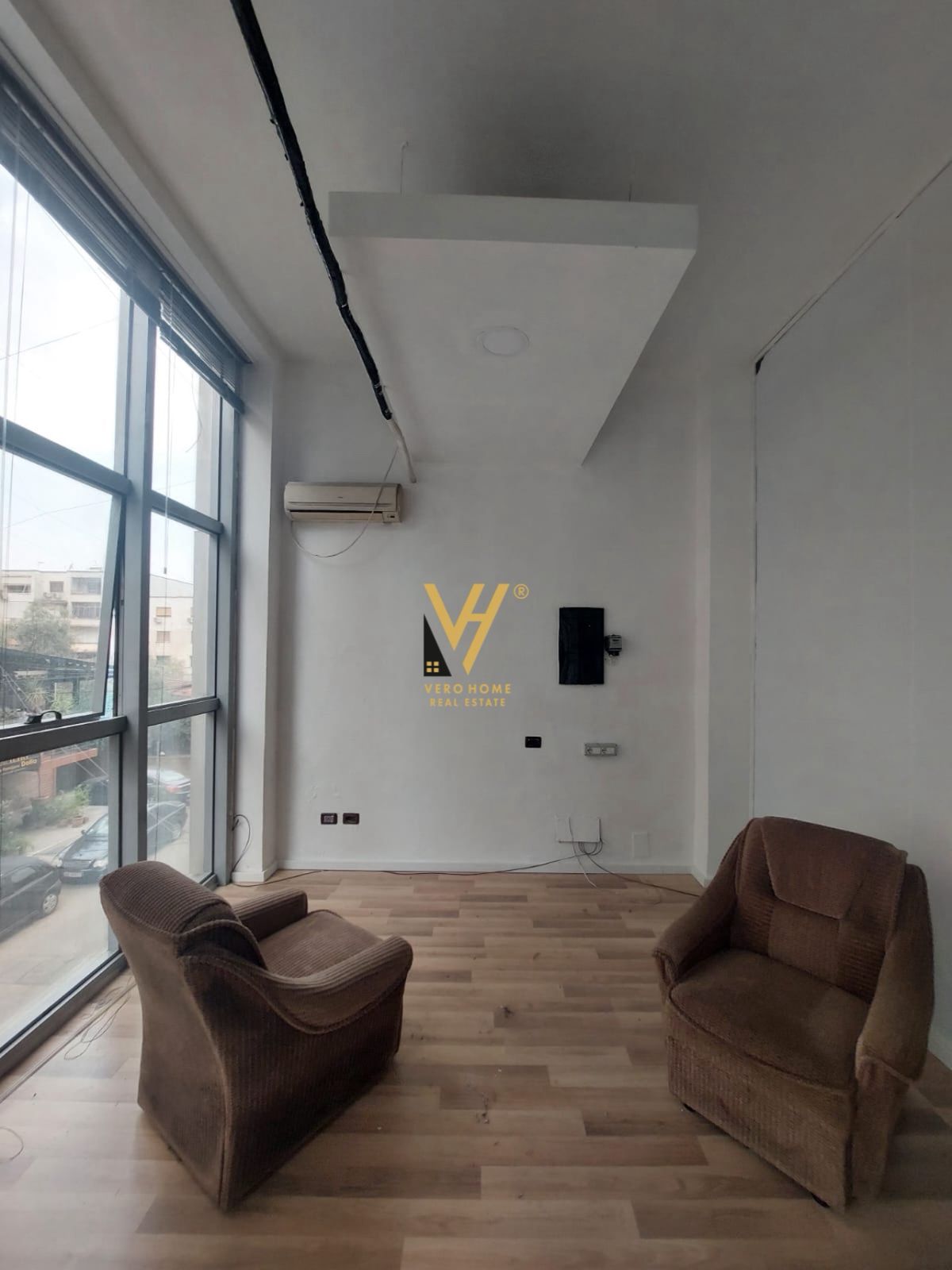 ZYRE 55 M2 ME QERA TE RRUGA E KAVAJES 700 EURO