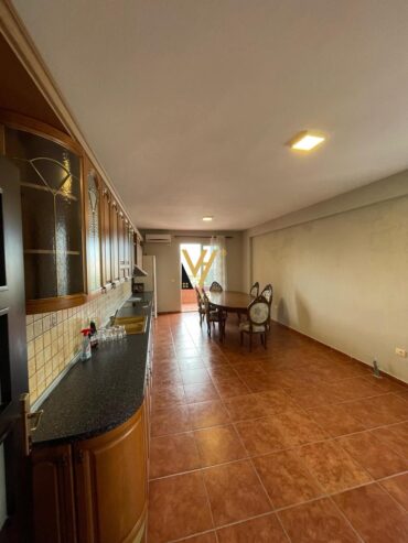 ZYRE 300 M2 ME QERA TE KOMUNA E PARISIT 2.500 EURO