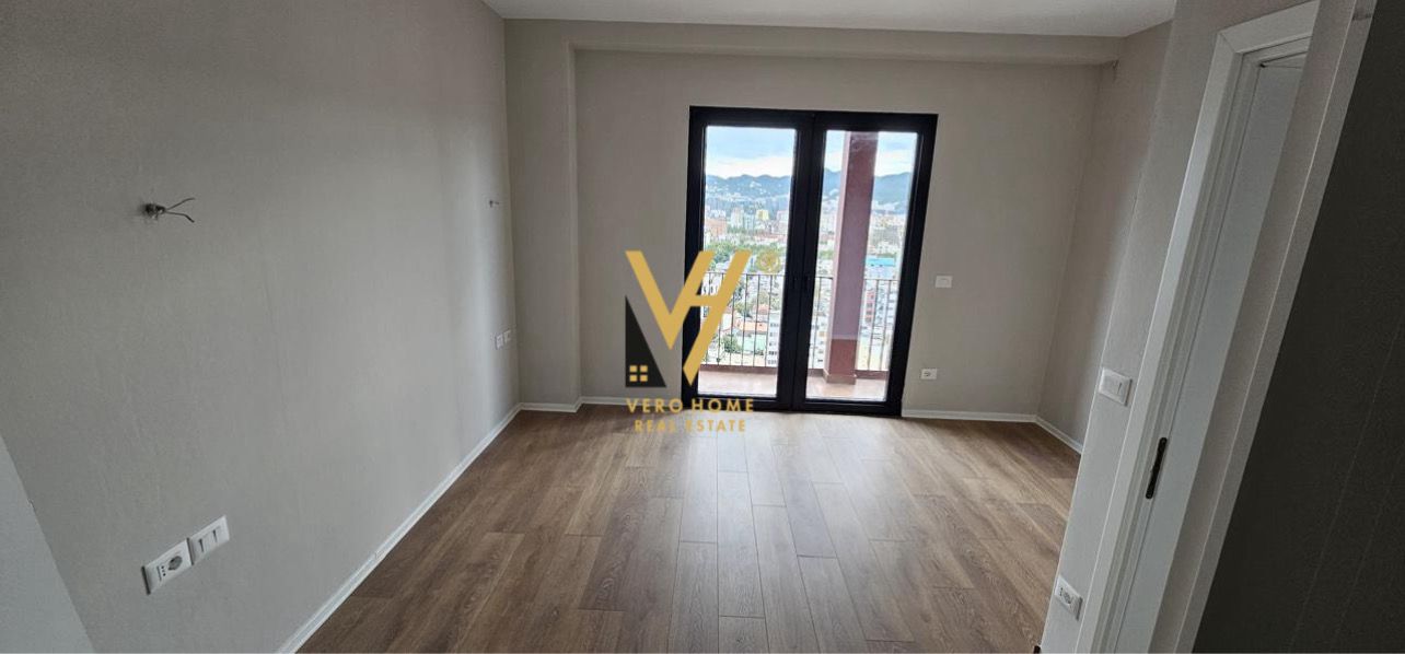 ZYRE 160 M2 ME QERA TE GARDEN BUILDING 2.400 EURO