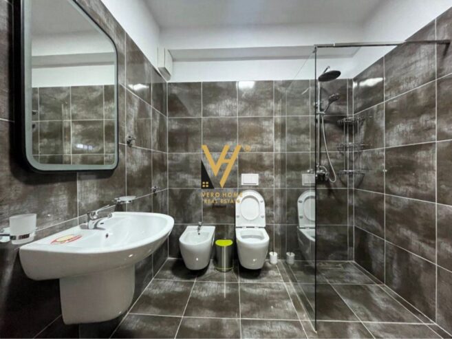 1+1+BLK ME QERA TE MYSLYM SHYRI 900 EURO