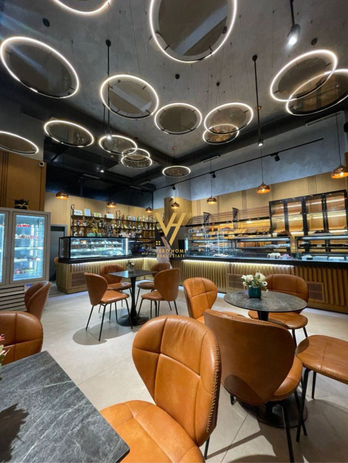 AMBIENT 120 M2 ME QERA TE KINOSTUDIO 220.000 LEKE