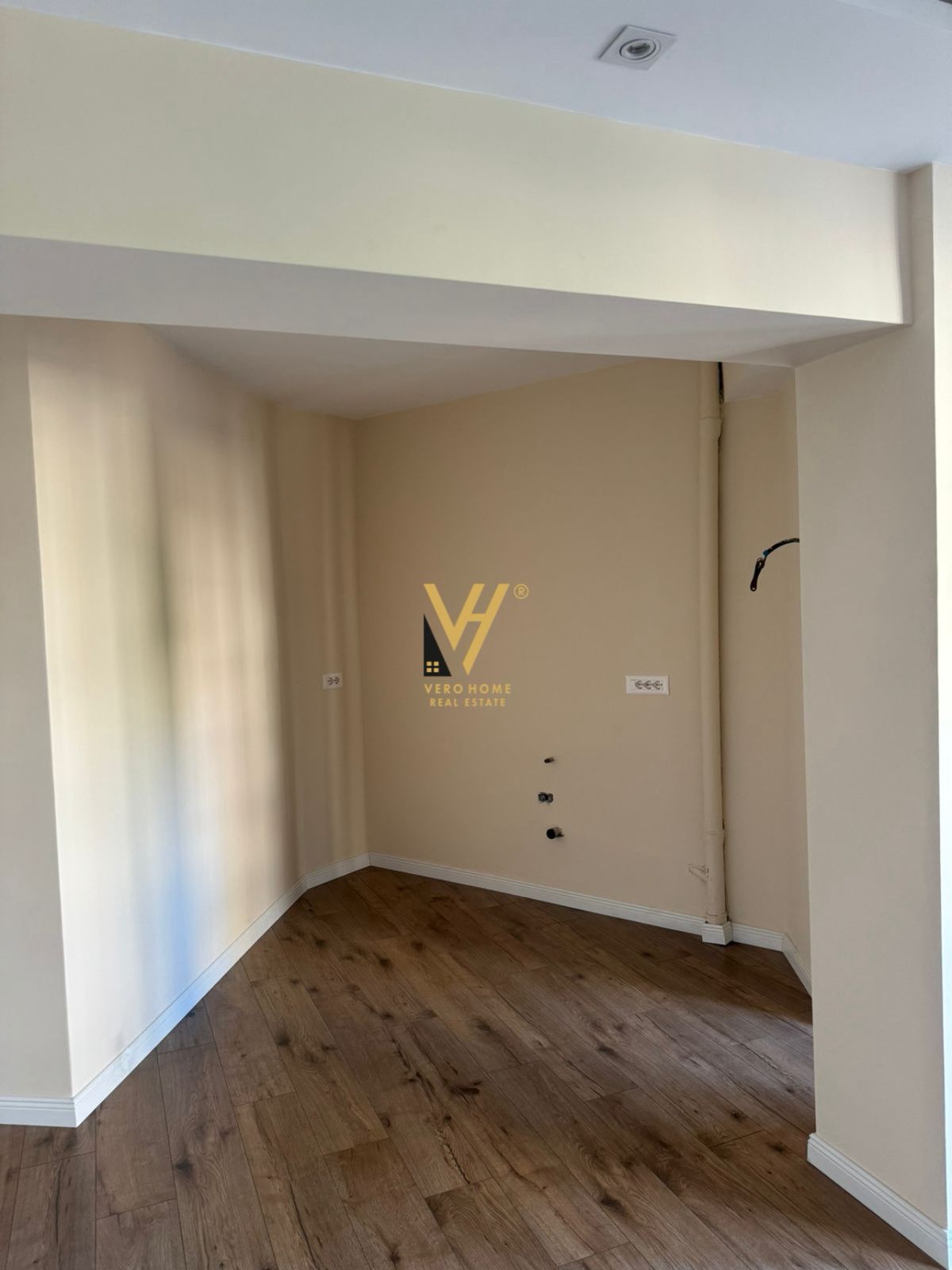 ZYRE 80 M2 ME QERA TE 9-KATSHET, QENDER 1.200 EURO