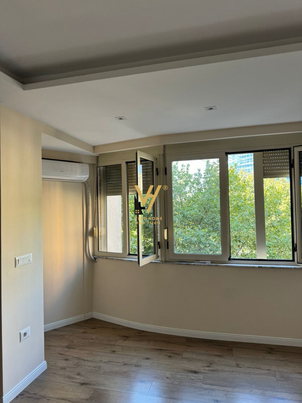 ZYRE 80 M2 ME QERA TE 9-KATSHET, QENDER 1.200 EURO