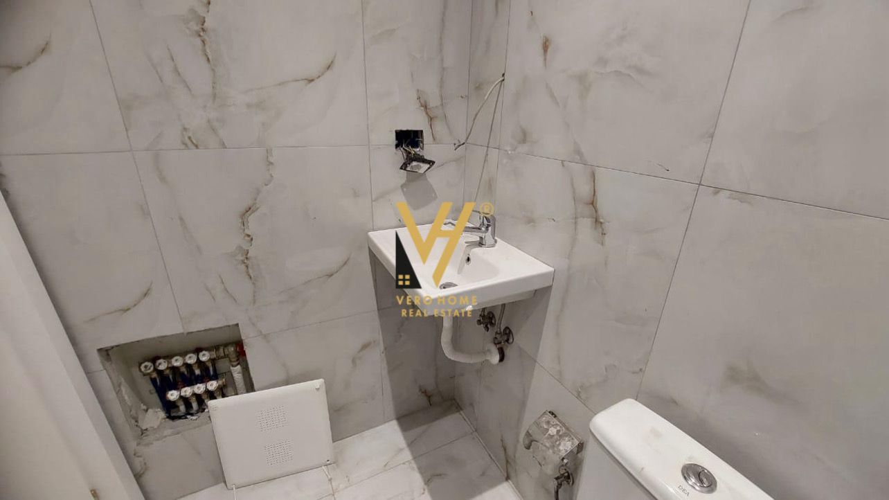 AMBIENT 55 M2 ME QERA TE MYSLYM SHYRI 50.000 LEKE