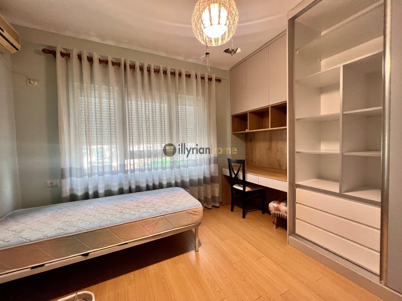 Jepet me qira Apartament 2+1+Parkim, pranë komplek