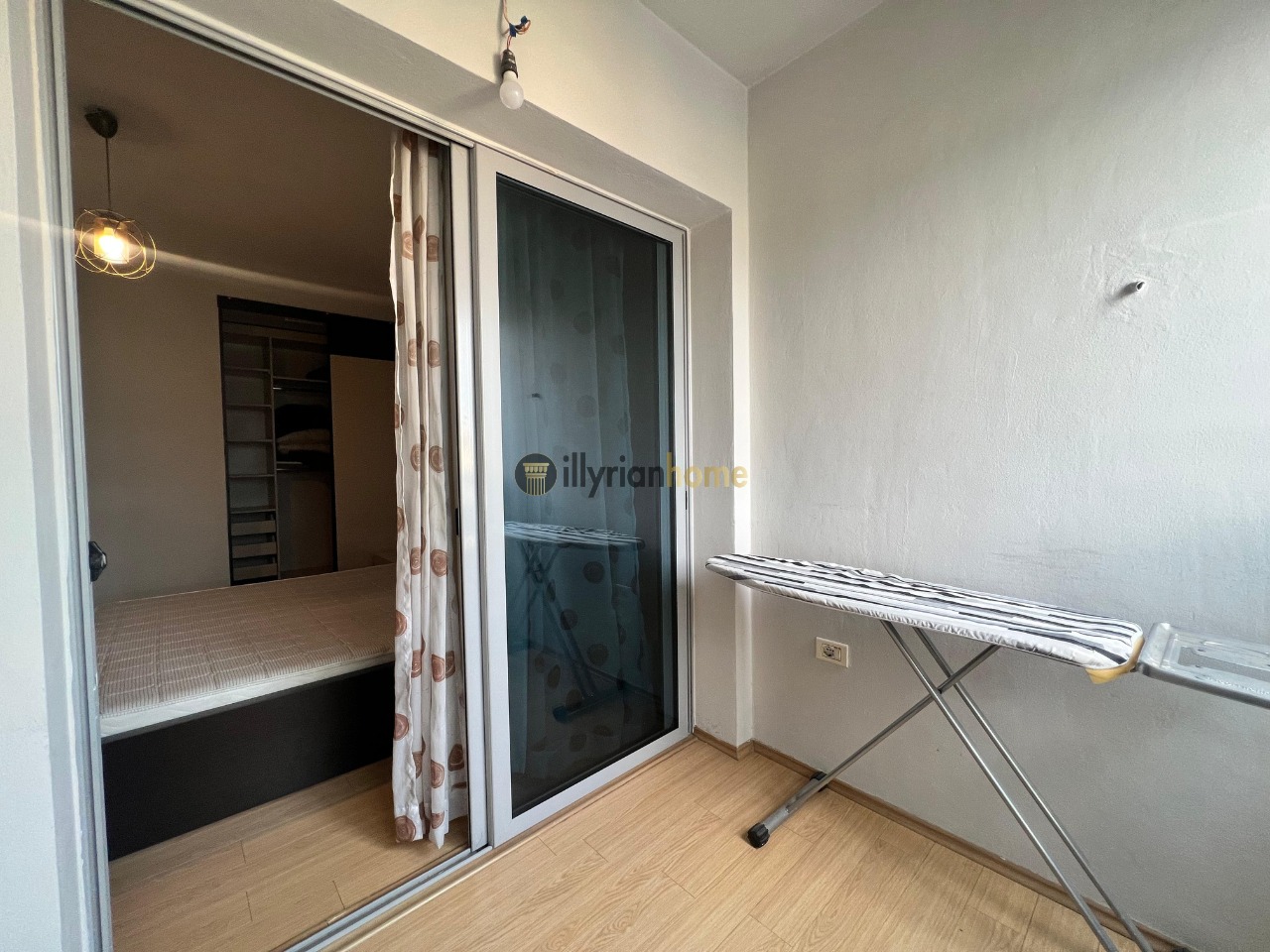 Jepet me qira Apartament 2+1+Parkim, pranë komplek