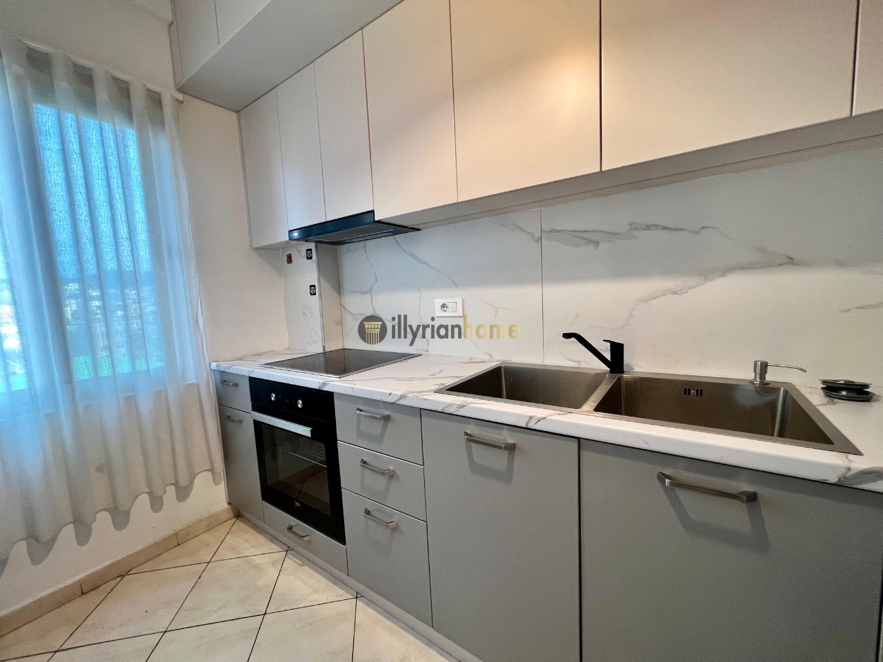 Jepet me qira Apartament 2+1+Parkim, pranë komplek