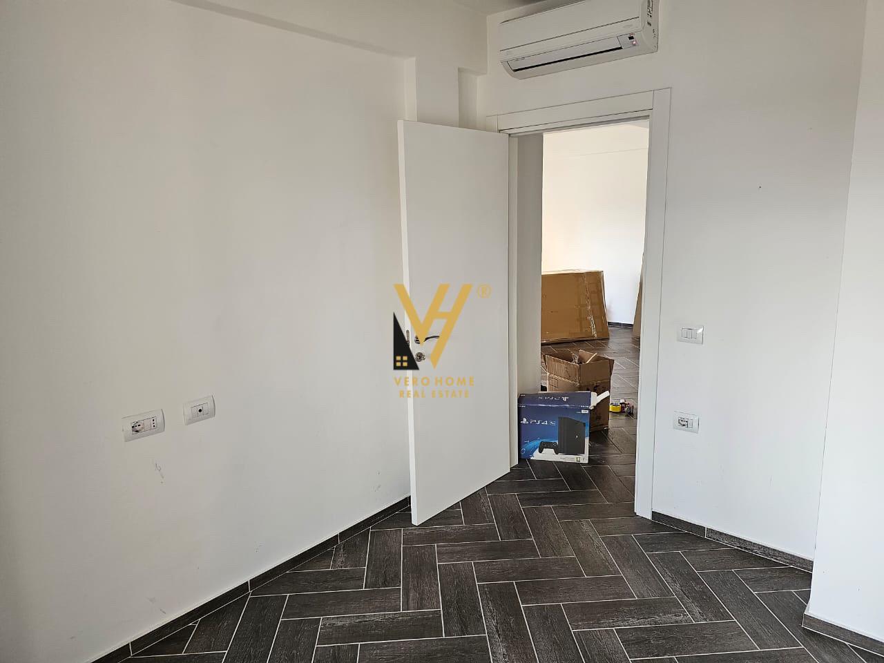 ZYRE 108 M2 ME QERA TEK MYSLYM SHYRI 1.000 EURO