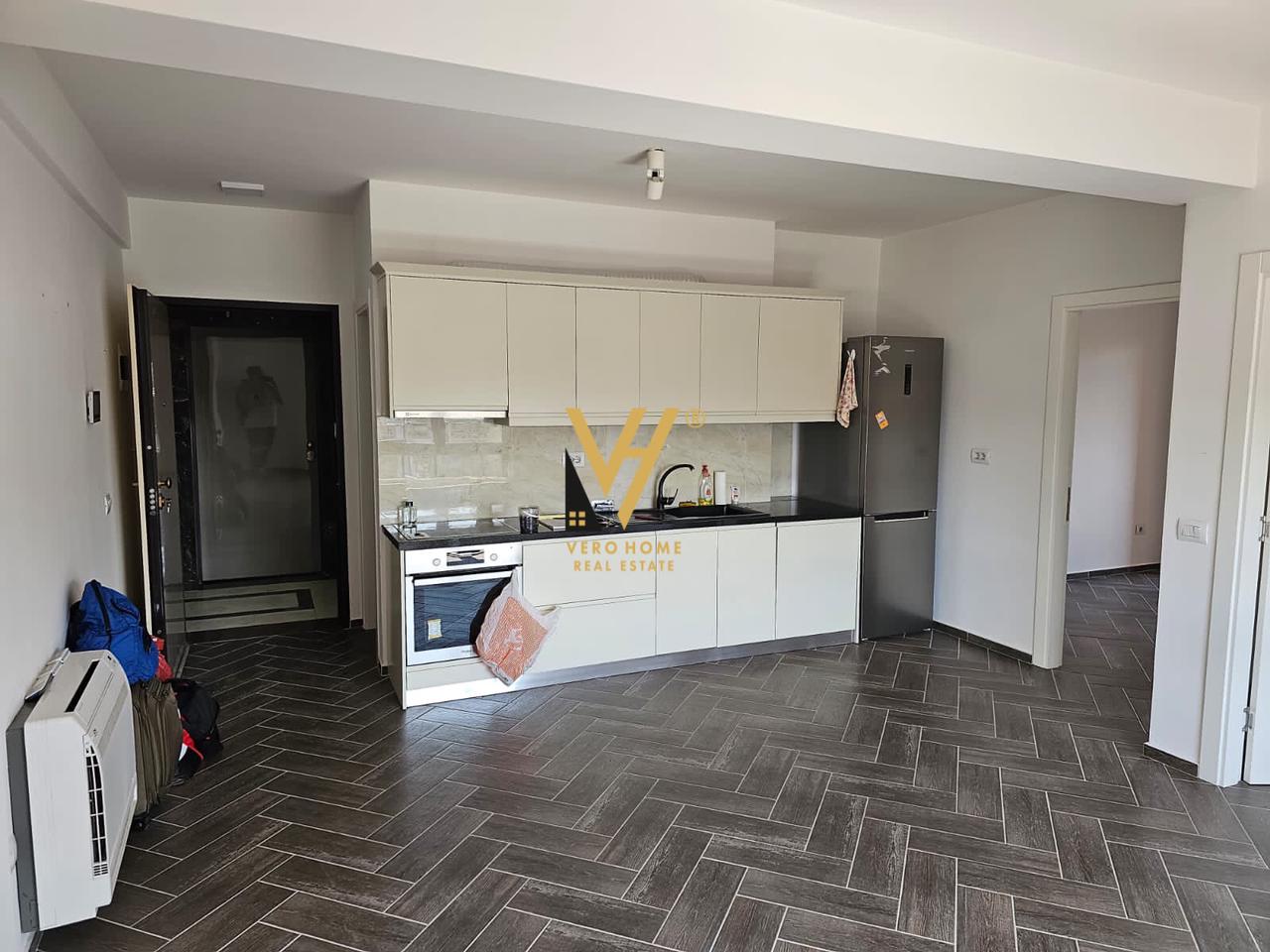 ZYRE 108 M2 ME QERA TEK MYSLYM SHYRI 1.000 EURO