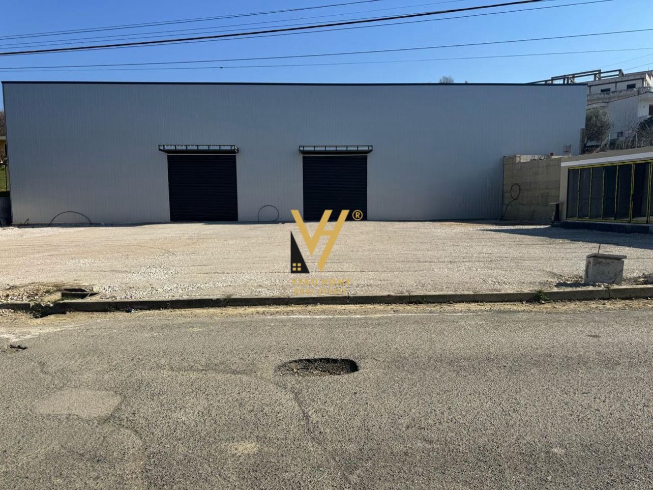 KAPANON 1.300 M2 TE MBIKALIMI I RINASIT 4.000 EUR