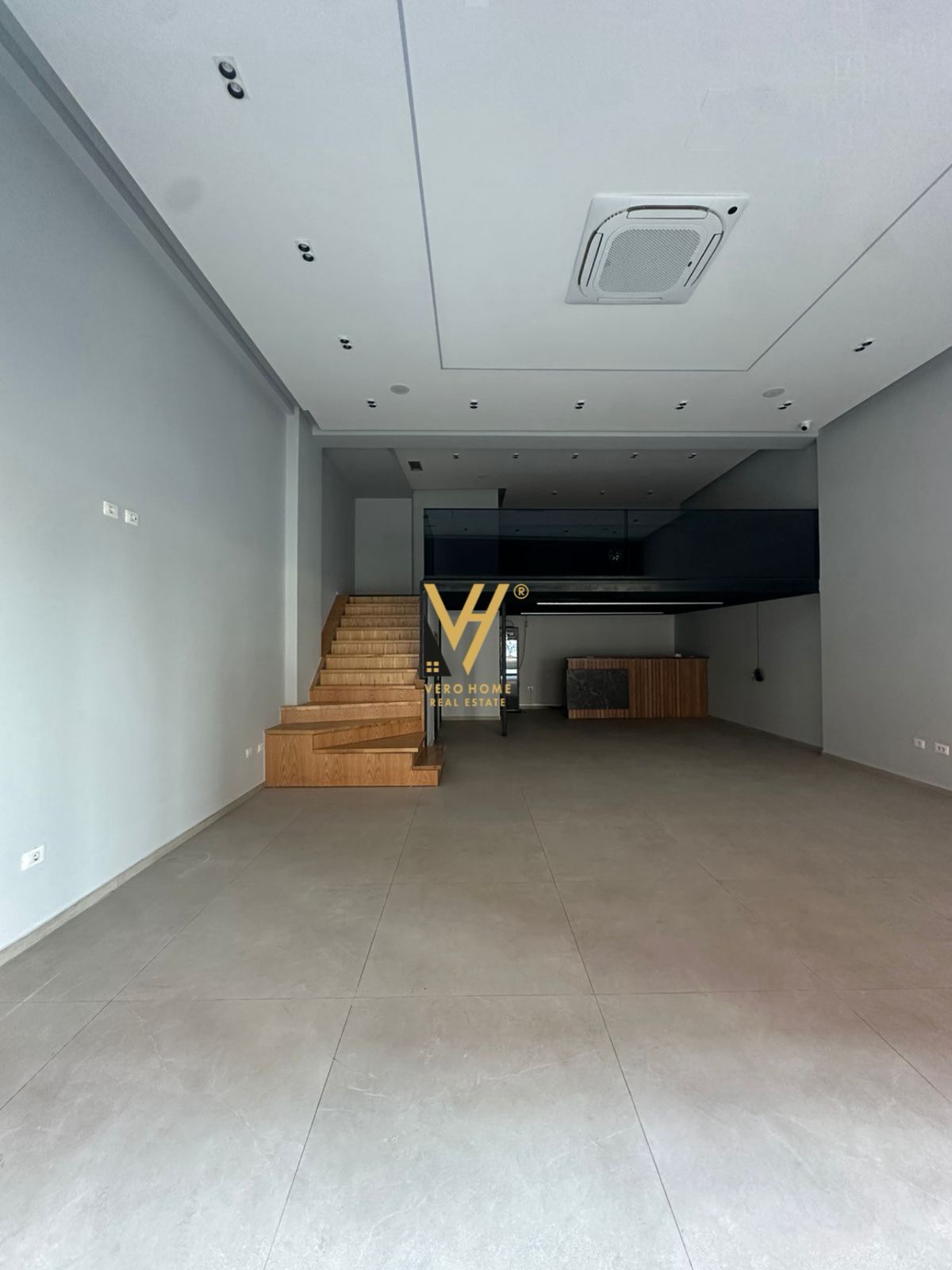 DYQAN 110M2 ME QERA TE 5 MAJI 1.000 EURO BRUTO