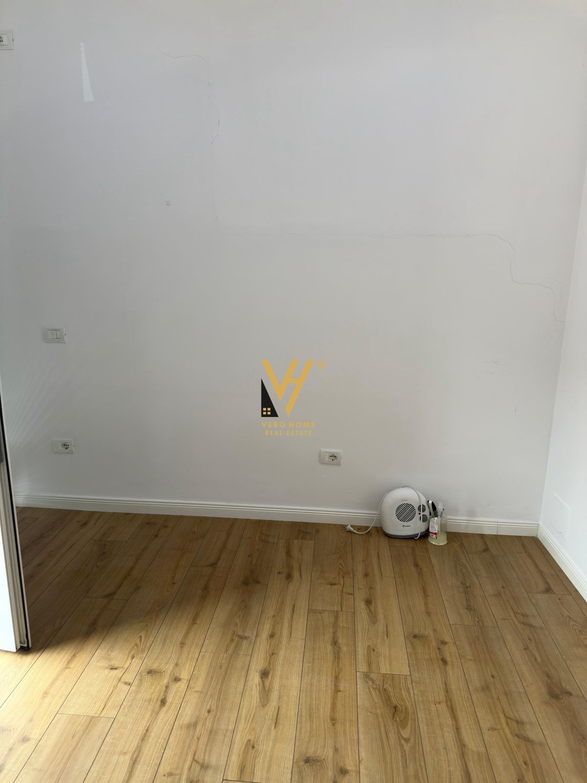 AMBIENT 18 M2 TE KOMUNA E PARISIT 25.000 LEKE