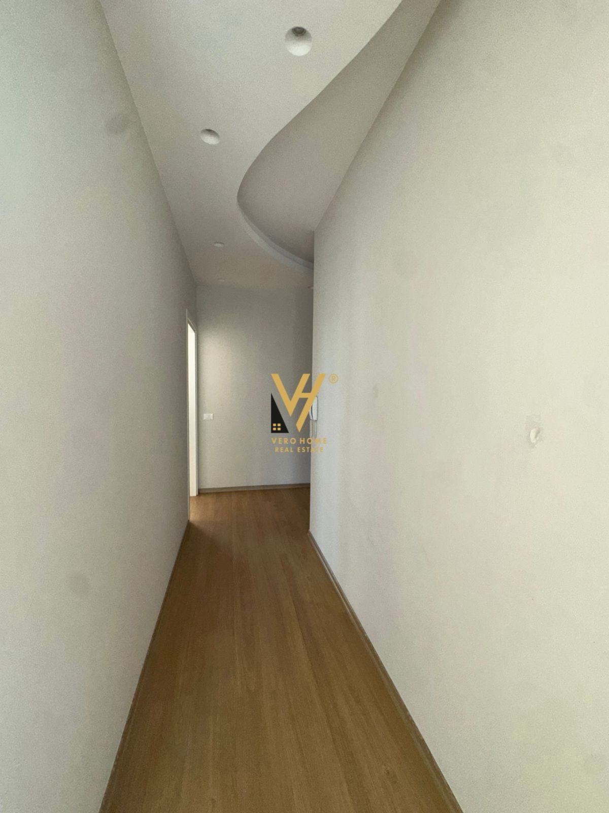 ZYRE 100 M2 TE KOMUNA E PARISIT 100.000 LEKE