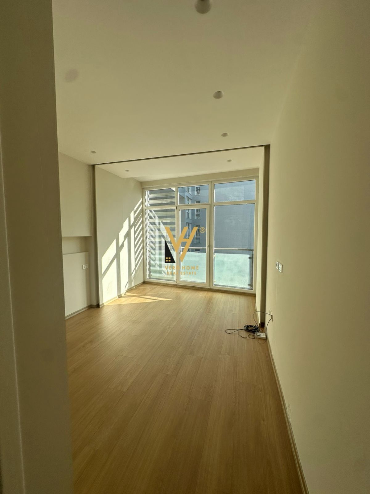 ZYRE 100 M2 TE KOMUNA E PARISIT 100.000 LEKE