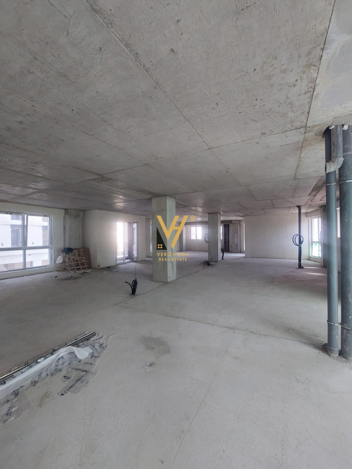 ZYRE 396 M2 TE KOMUNA PARISIT 1.305.000 EURO