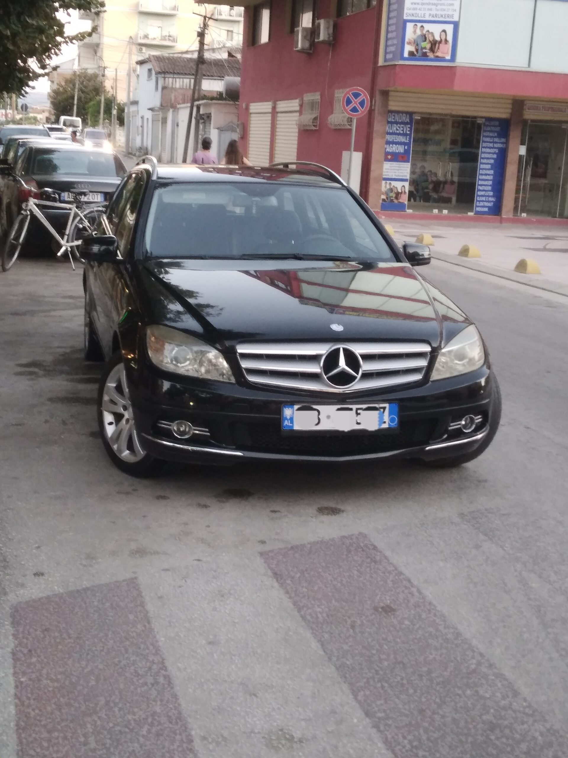 Shitet – Nderrrohet Mercedez Benz
