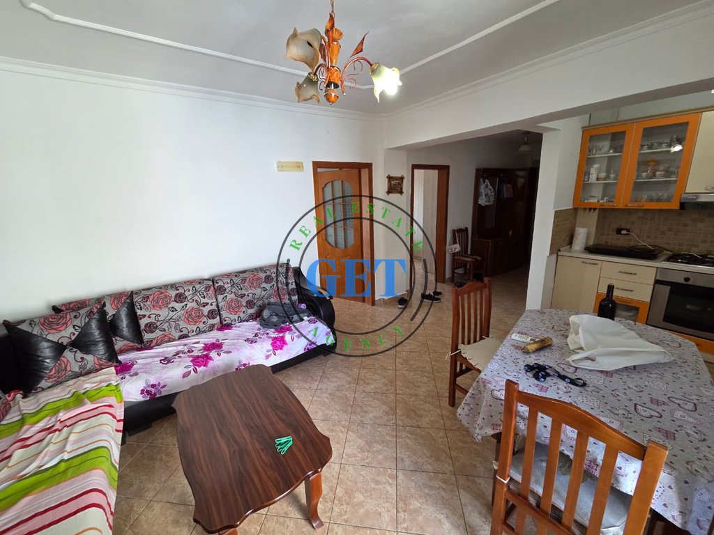 Shitet, Apartament 2+1, prane Stadiumit, Durres!