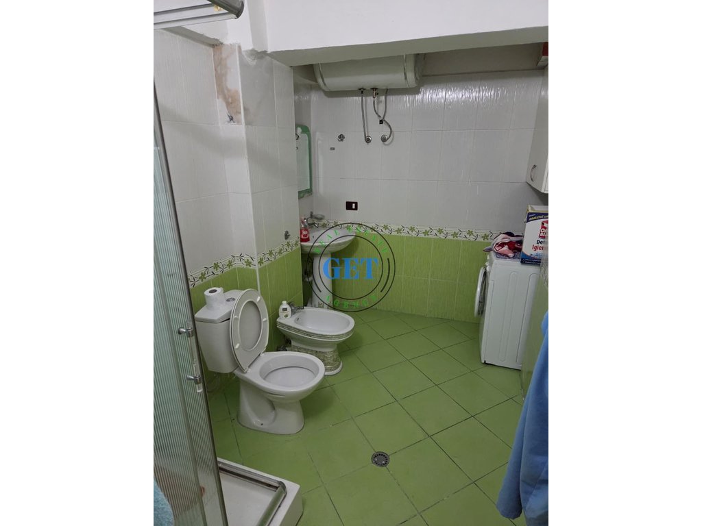 Shitet, Apartament 2+1, prane Stadiumit, Durres!