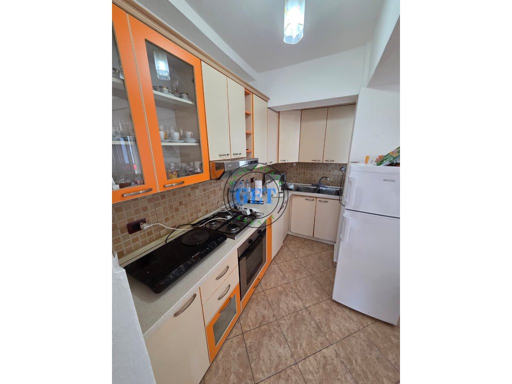 Shitet, Apartament 2+1, prane Stadiumit, Durres!
