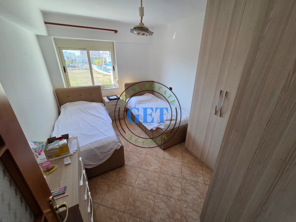Shitet, Apartament 2+1, prane Stadiumit, Durres!