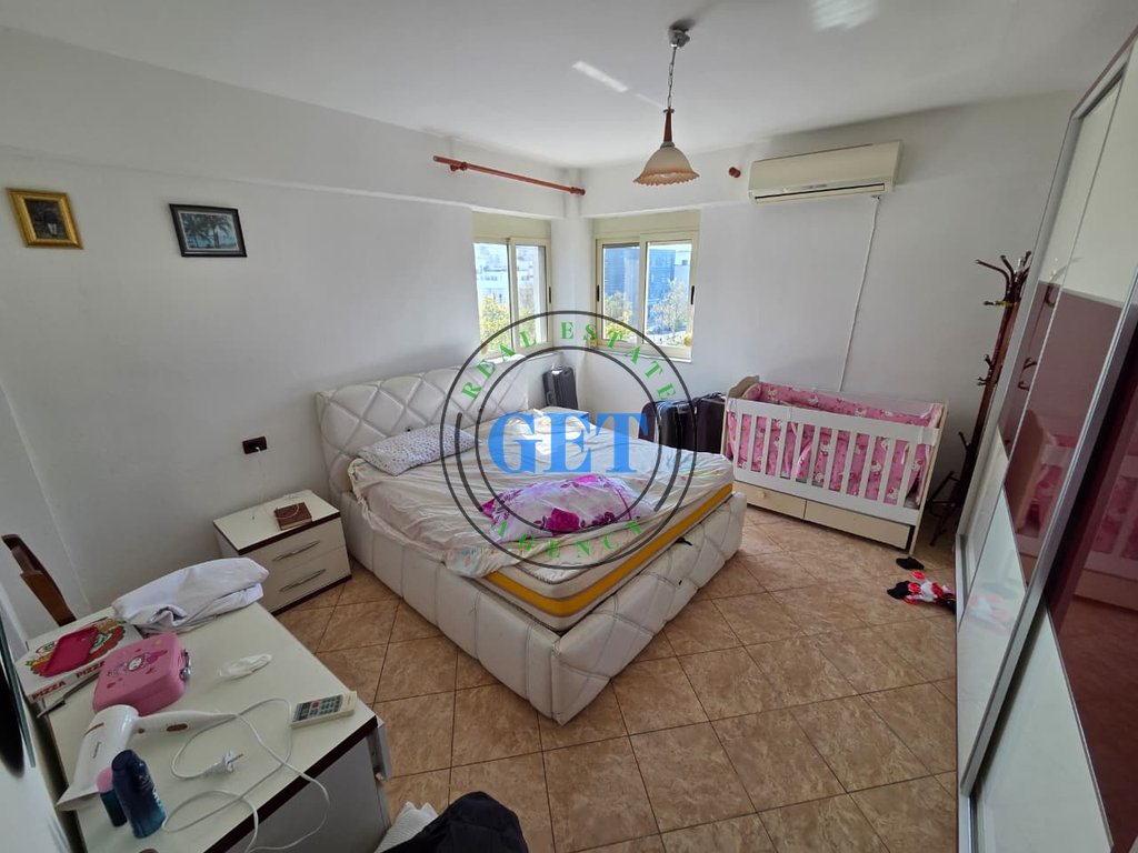 Shitet, Apartament 2+1, prane Stadiumit, Durres!