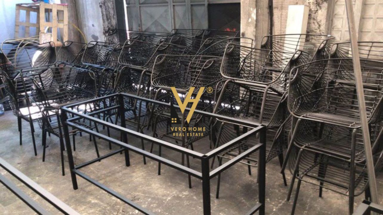 AMBIENT BIZNESI 90 M2 ME QERA NE ASTIR 750 EURO