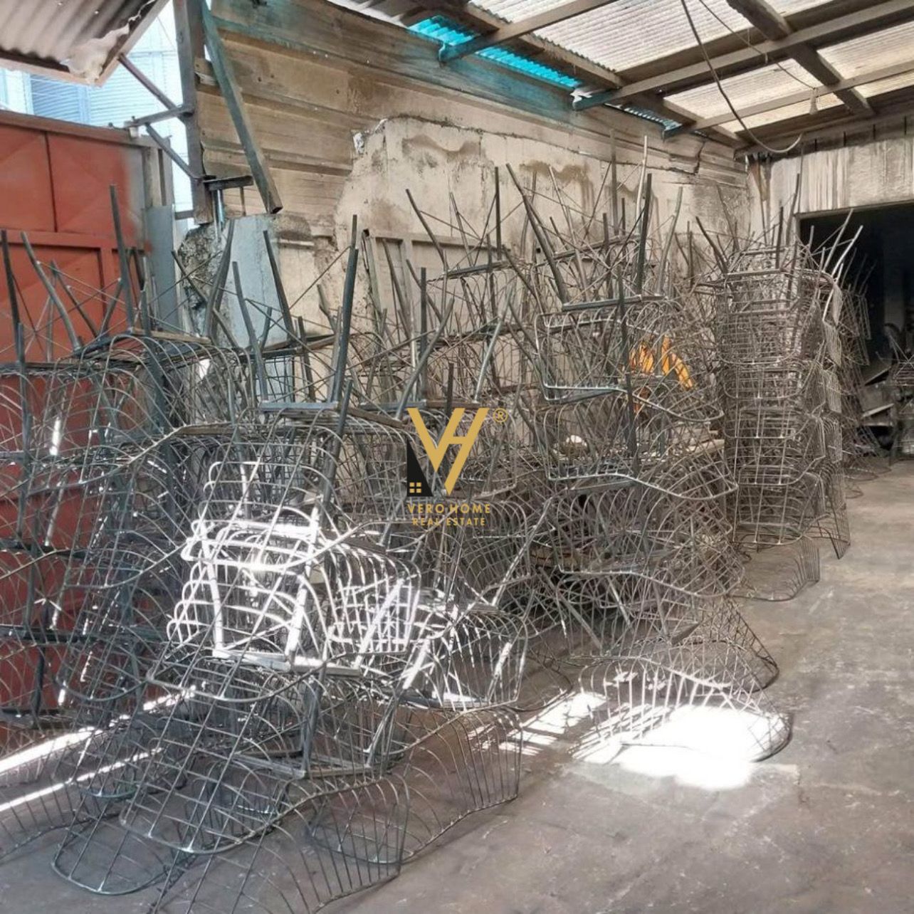 AMBIENT BIZNESI 90 M2 ME QERA NE ASTIR 750 EURO