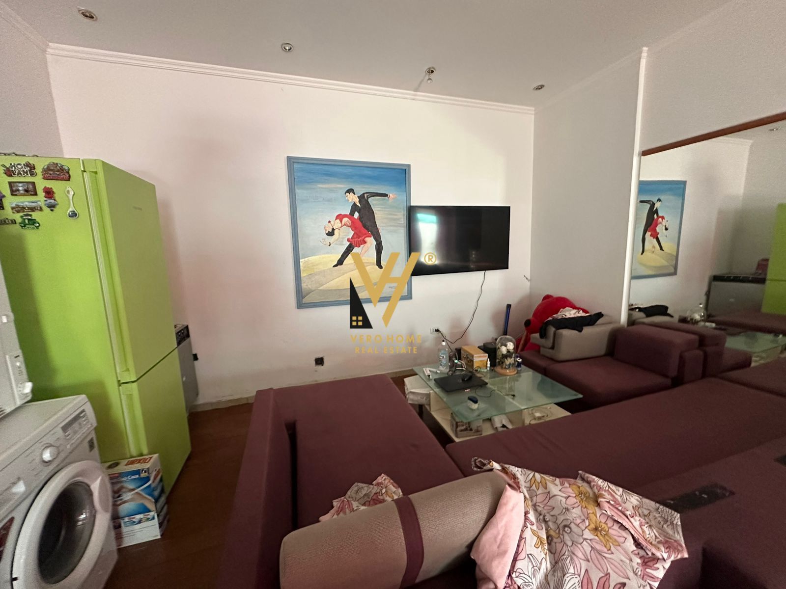 AMBIENT BIZNESI 71 M2 TE 21 DHJETORI 1.000 EURO